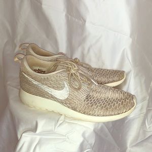 Cream woven Nike Roshe Run